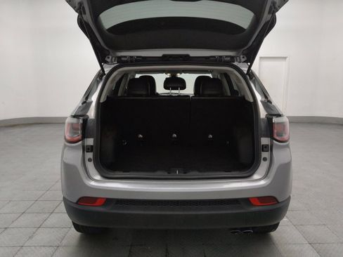 Used 2018 Jeep Compass Latitude FWD image 29