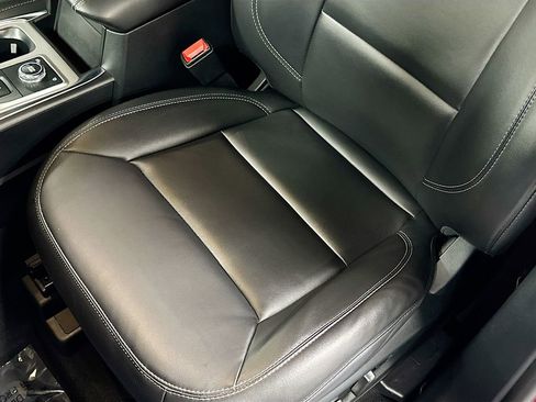 Used 2022 Ford Explorer XLT w/ Equipment Group 202A image 18