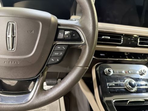 Used 2022 Lincoln Nautilus FWD w/ Premium Package image 15