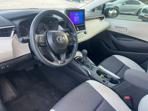 Used 2025 Toyota Corolla LE FWD image 8