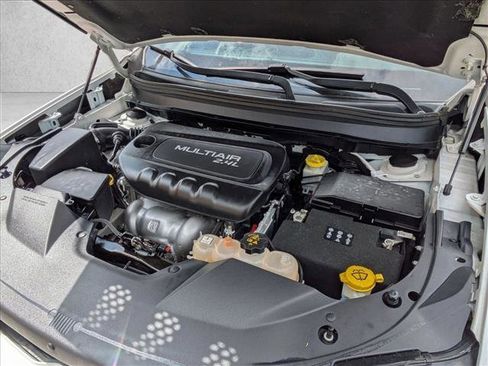 Used 2019 Jeep Cherokee Latitude w/ Popular Appearance Group AWD/4WD image 25