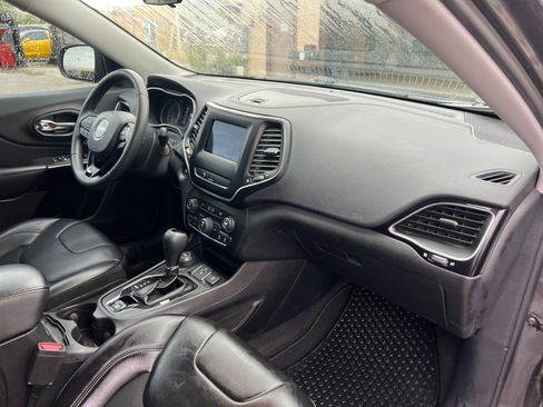 Used 2020 Jeep Cherokee Latitude Plus image 16