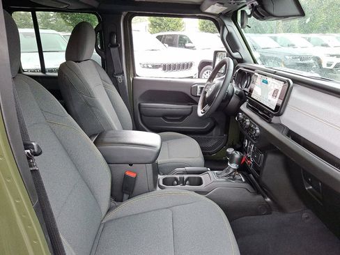 Used 2024 Jeep Wrangler Unlimited AWD/4WD image 12