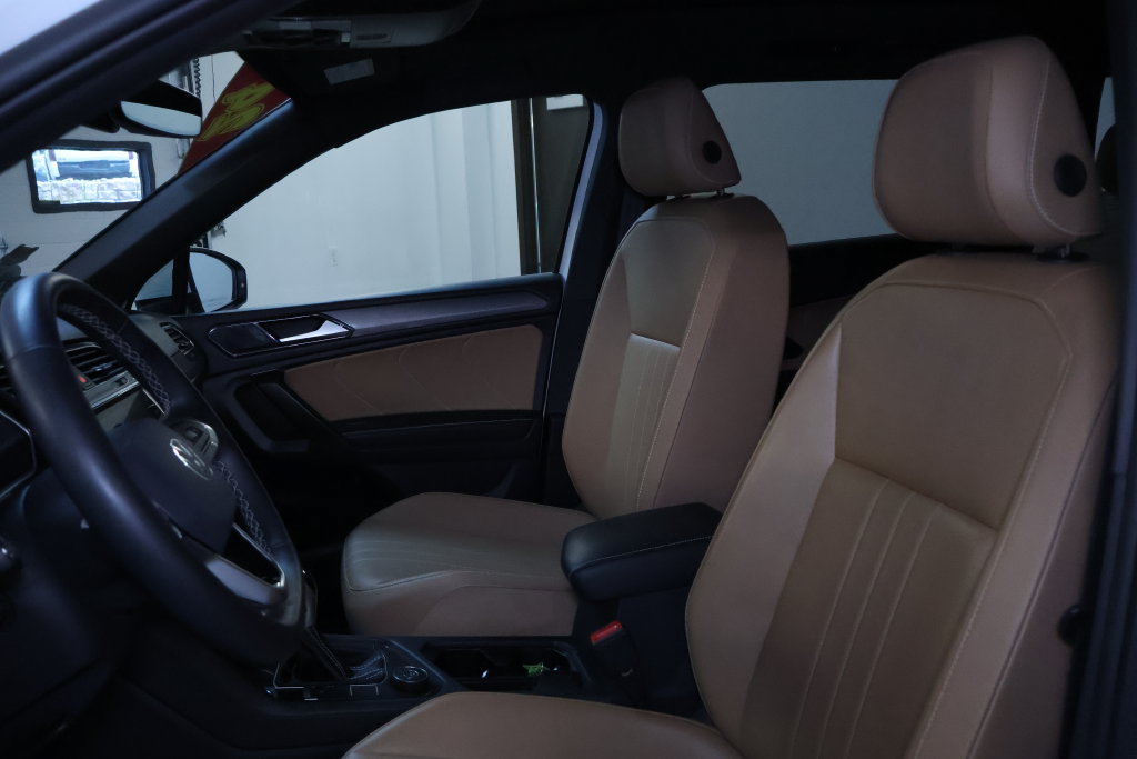 Used 2024 Volkswagen Tiguan SE w/ Panoramic Sunroof Package AWD/4WD image 16