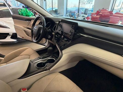 Used 2022 Toyota Camry LE image 32