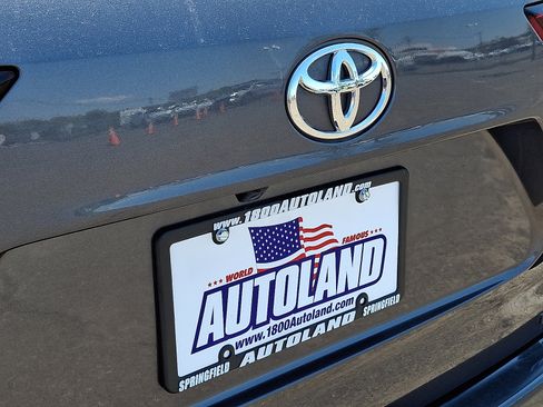 Used 2024 Toyota Highlander LE AWD/4WD image 29