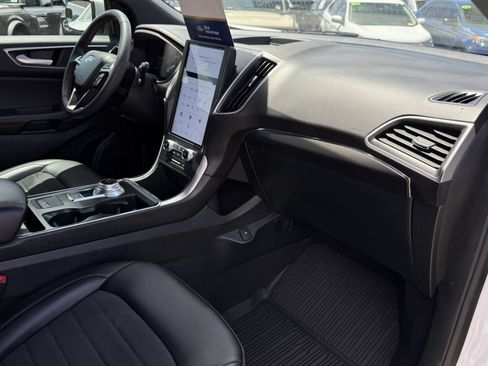 Certified 2024 Ford Edge ST-Line AWD/4WD image 15