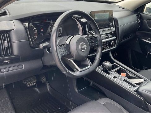 Used 2022 Nissan Pathfinder SV image 13