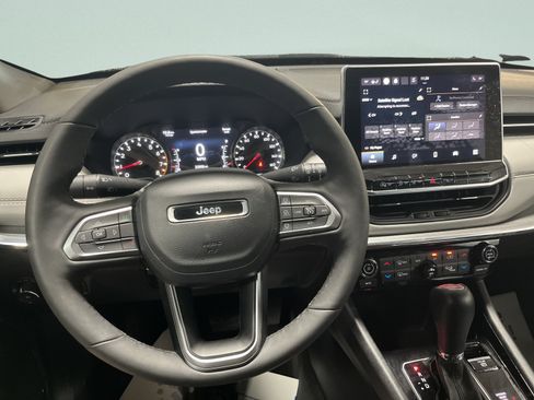Used 2023 Jeep Compass Limited AWD/4WD image 17