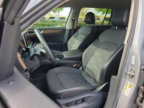 Used 2024 Volkswagen Atlas SE image 17