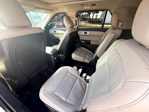 Used 2020 Ford Explorer Limited w/ Hybrid Equipment Group 310A image 11