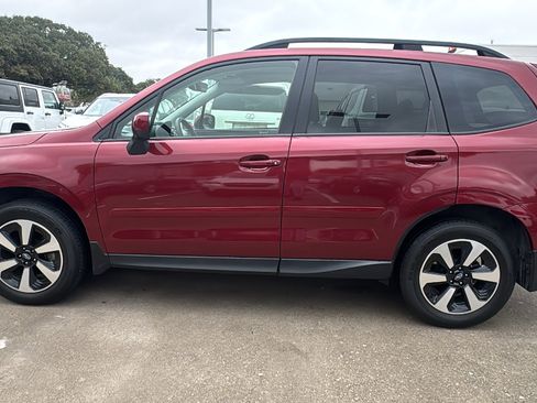 Used 2017 Subaru Forester 2.5i Premium w/ All-Weather Package image 4