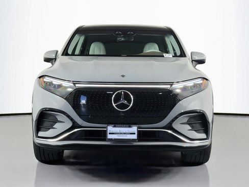 Used 2023 Mercedes-Benz EQS 580 4MATIC SUV image 3