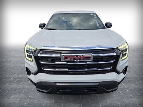 Used 2025 GMC Terrain Elevation AWD/4WD image 2