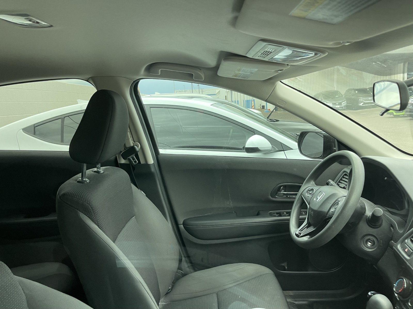Used 2022 Honda HR-V LX image 9