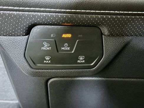 Certified 2026 Volkswagen Atlas SE w/ Panoramic Sunroof Package AWD/4WD image 11