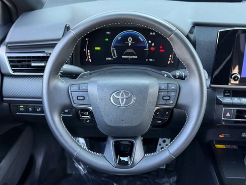 Used 2025 Toyota Camry SE w/ Convenience Package FWD image 17