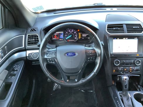 Used 2017 Ford Explorer XLT w/ Equipment Group 202A image 12