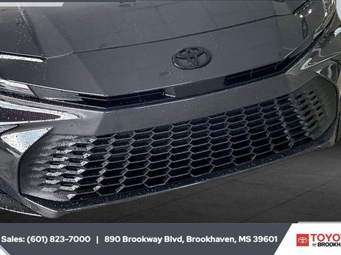 Used 2025 Toyota Camry SE w/ Convenience Package FWD image 21