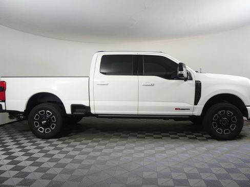Used 2025 Ford F250 Platinum AWD/4WD image 2