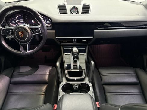 Used 2019 Porsche Cayenne AWD/4WD image 2