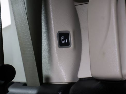 Used 2023 Chrysler Voyager LX FWD image 19