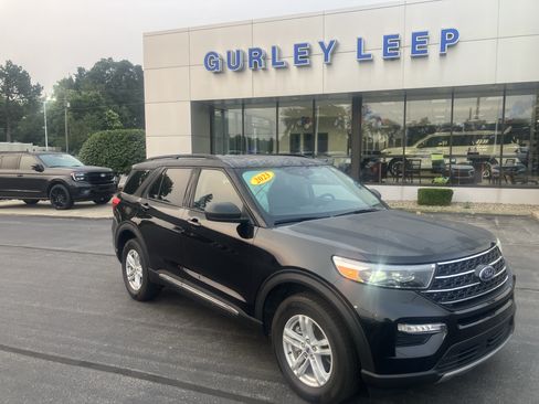 Used 2023 Ford Explorer XLT w/ Equipment Group 202A AWD/4WD image 4