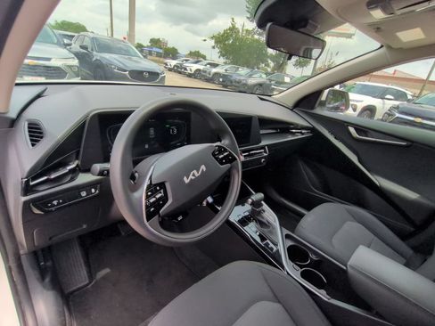 Used 2025 Kia Niro LX FWD image 15