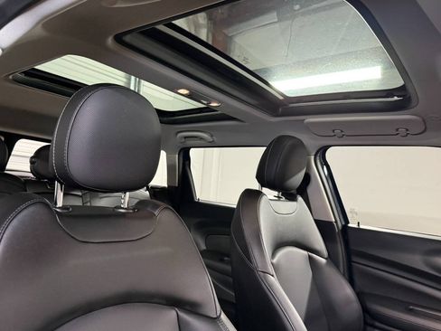 Used 2018 MINI Cooper Clubman FWD image 8