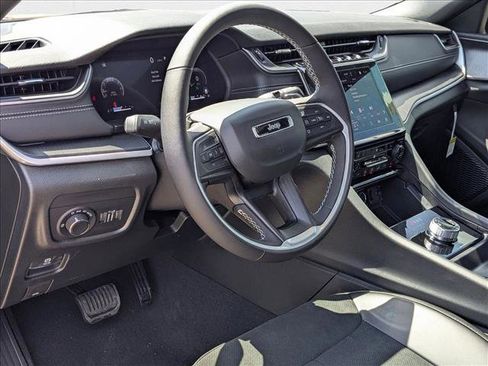 New 2025 Jeep Grand Cherokee L Altitude AWD/4WD image 4