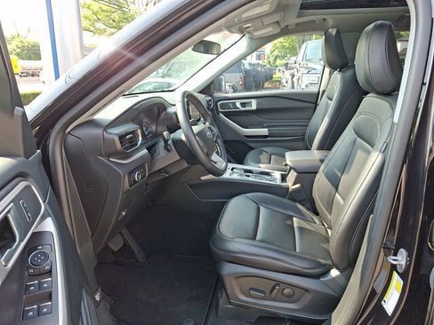 Certified 2023 Ford Explorer XLT w/ Equipment Group 202A AWD/4WD image 3