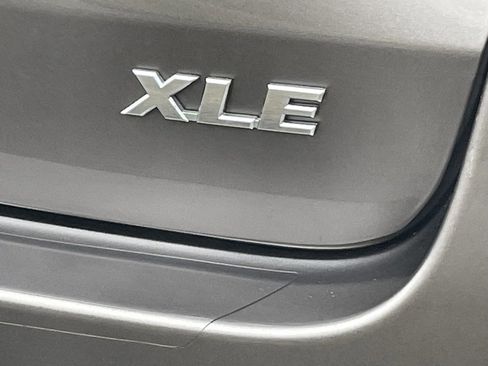 Used 2019 Toyota Highlander XLE image 22