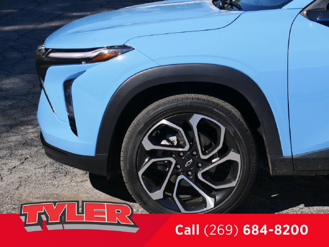 Used 2024 Chevrolet Trax RS w/ Sunroof Package FWD image 43
