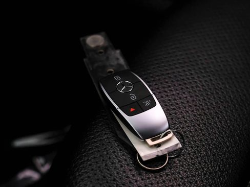 Used 2020 Mercedes-Benz GLC 300 4MATIC image 65