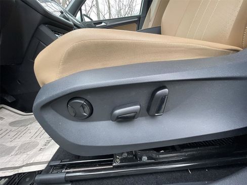 Used 2022 Volkswagen Tiguan SE w/ Panoramic Sunroof Package image 13