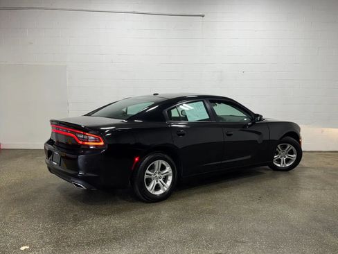 Used 2022 Dodge Charger SXT w/ Leather Interior Group RWD image 3