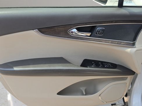 Used 2016 Lincoln MKX Select w/ Select Plus Package FWD image 17
