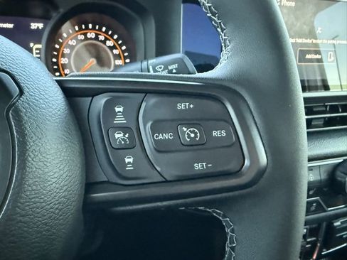 New 2025 Jeep Gladiator Sport image 16