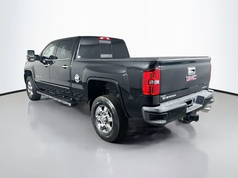Used 2015 GMC Sierra 3500 Denali w/ Suspension Package, Off-Road AWD/4WD image 5