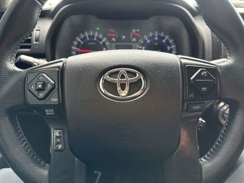 Used 2017 Toyota 4Runner TRD Off-Road AWD/4WD image 12