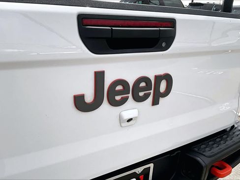 Used 2025 Jeep Gladiator Mojave AWD/4WD image 31