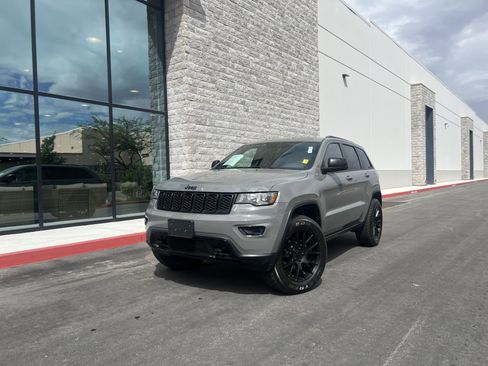 Used 2019 Jeep Grand Cherokee Laredo image 10