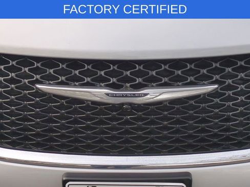 Certified 2024 Chrysler Pacifica Touring-L image 36