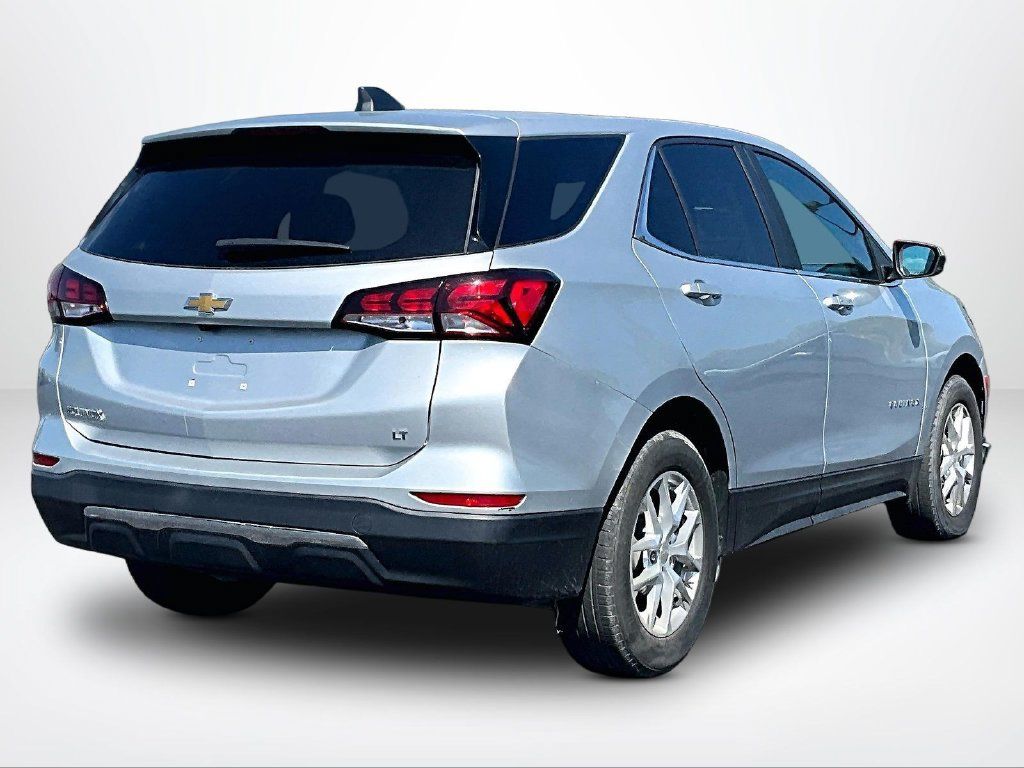 Used 2022 Chevrolet Equinox LT FWD image 2