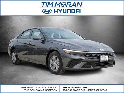 New 2025 Hyundai Elantra SE