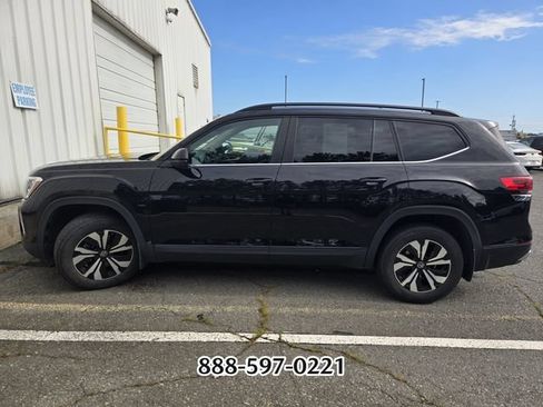 Used 2024 Volkswagen Atlas SE FWD image 2