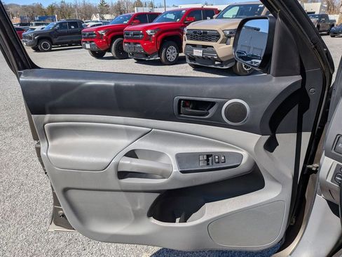 Used 2015 Toyota Tacoma 4x4 Access Cab V6 w/ SR5 Package image 7