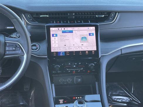 Used 2024 Jeep Grand Cherokee L Limited w/ Luxury Tech Group II image 16