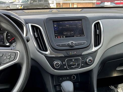 Used 2022 Chevrolet Equinox LS w/ LS Convenience Package image 9