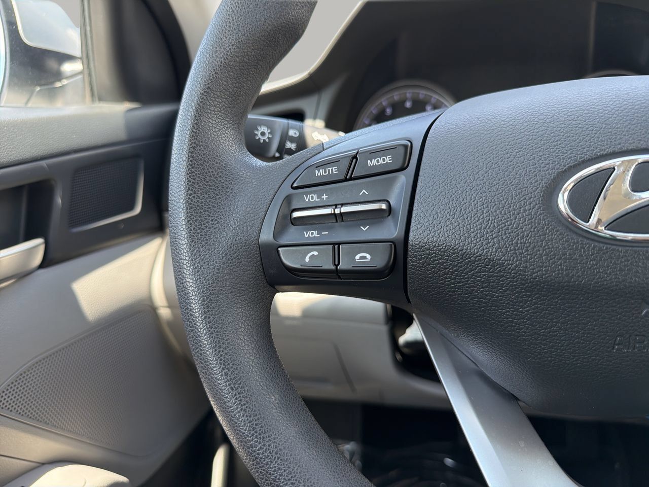 Used 2019 Hyundai Elantra SE FWD image 25